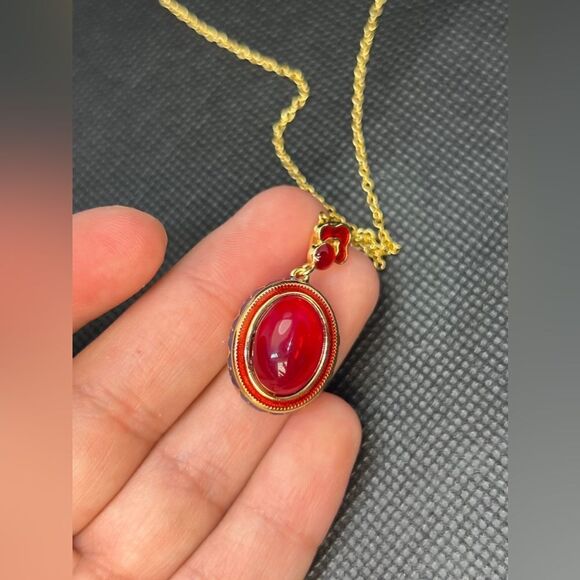 Red Cabochon Pendant Necklace with Enamel detailing - Picture 10 of 13